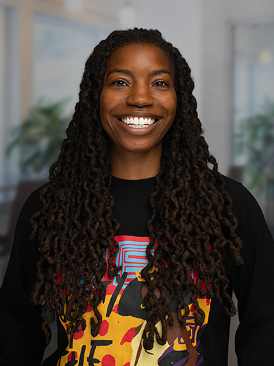 Angela's headshot.