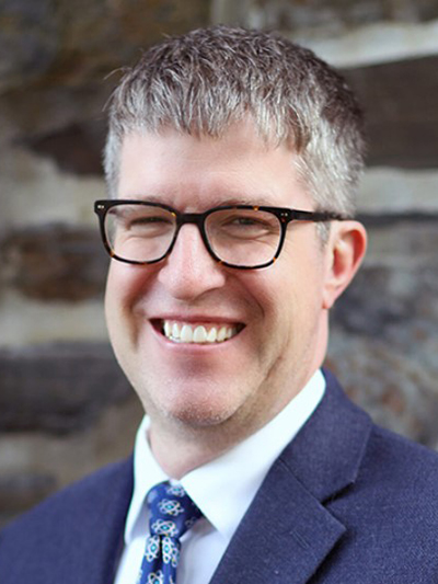 Headshot of Professor Thomas.