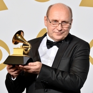 Wlodek Pawlik holding an award.