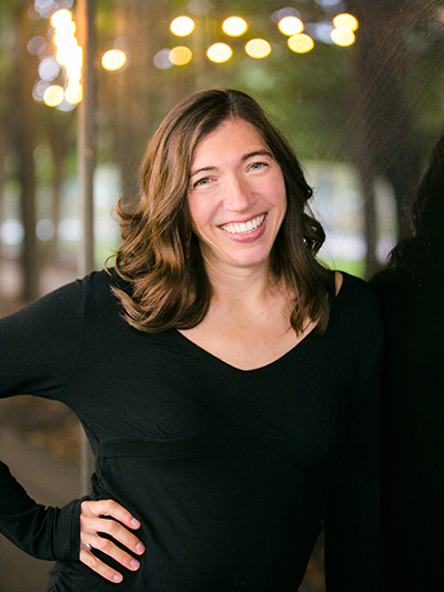 Headshot of Lindsay.